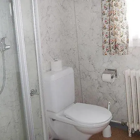 Sleeps 10 Wifi Apartment *